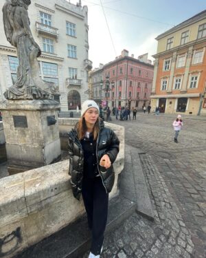 Anastasiia Korotka Instagram - Если вы думаете ,что на всех фотографиях ,это один и тот же стаканчик с глинтвейном ,то не думайте ….