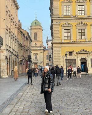 Anastasiia Korotka Instagram - Если вы думаете ,что на всех фотографиях ,это один и тот же стаканчик с глинтвейном ,то не думайте ….