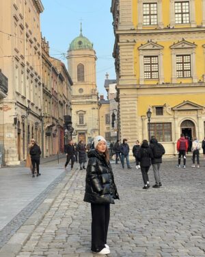 Anastasiia Korotka Instagram - Если вы думаете ,что на всех фотографиях ,это один и тот же стаканчик с глинтвейном ,то не думайте ….