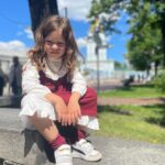 Anastasiia Korotka Instagram - Втомлена але незламна! З днем незалежності моя Україно 🇺🇦 Ксеня теж полюбляє сидіти як перша леді)