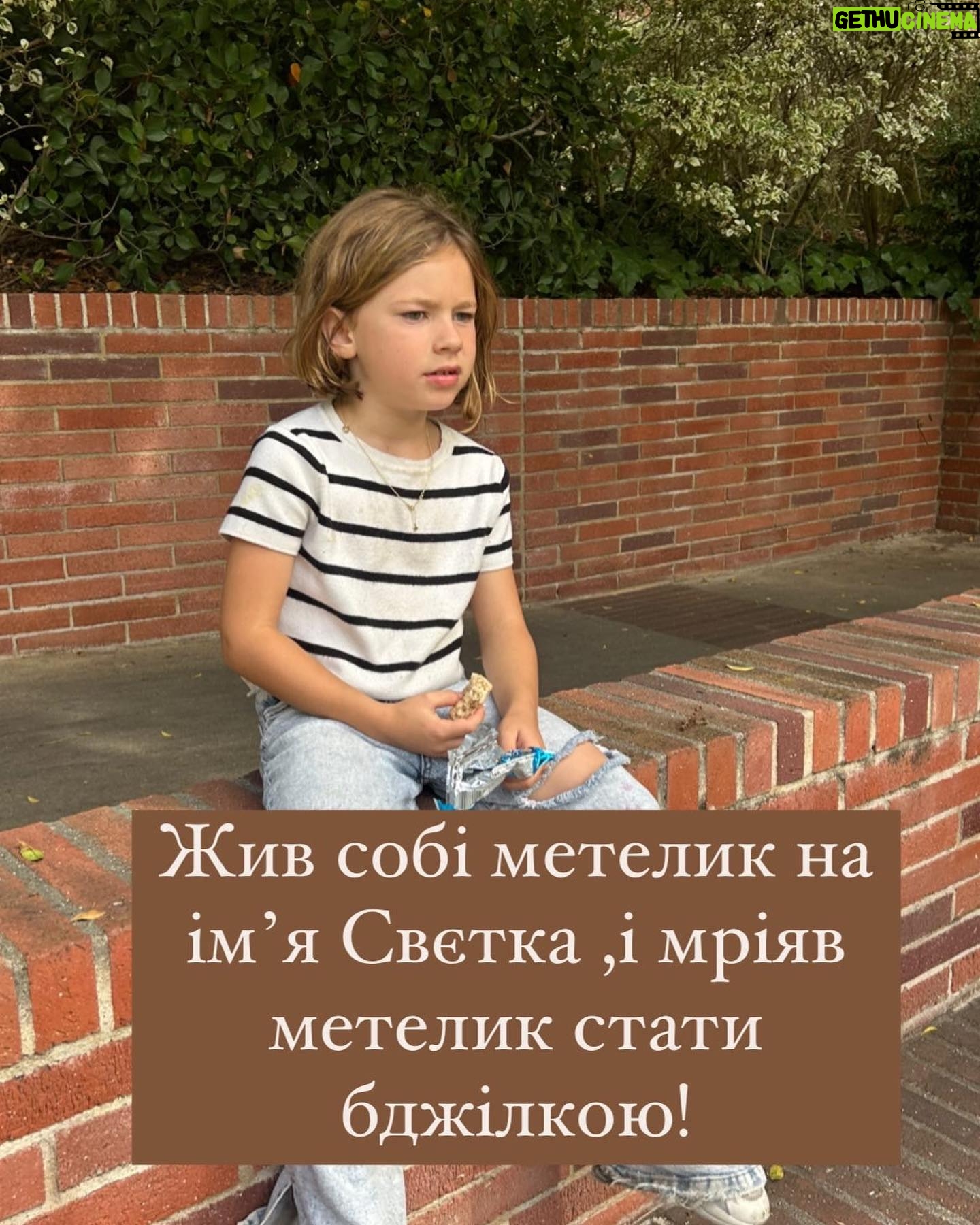Anastasiia Korotka Instagram - Коли засинає Остап ,прокидається Ксеня! І вкласти її може тільки мамина казочка)))Крутіть карусель)