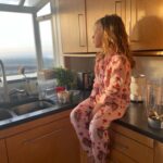 Anastasiia Korotka Instagram - -Ксеня ,що ти хочеш? -нічого! -це дуже добре,томущо саме «нічого»у нас зараз дофіга)))Залізь в будь яку кишеню і бери скільки хочешь)