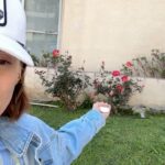 Anastasiia Korotka Instagram - Дівчата кому життя подарувало на 8 березня ох арки квітів? Мене реально закидало квітами як на концерті Бійонс)))