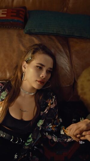 Anastasiya Reznik Instagram - Любовь может всё разрушить, а может всех спасти 💔

«Капельник»
Смотрите на @premier_online 

Ваня @prytkov.prytkov 
Алко @malimambo 

Режиссёр @ilya_aks 
Автор идеи @galichida 
Производство @1_2_3_production