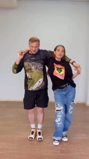 Anastasiya Reznik Instagram - Две крысы пробрались на ночь в дикси😂 

У прекрасной @malimambo сегодня день рождения!!!!! С твоим днём, красотка! 😚Люблю! И хочу ещё рилсов с тобой! 
Поздравляем Асю и подписываемся!