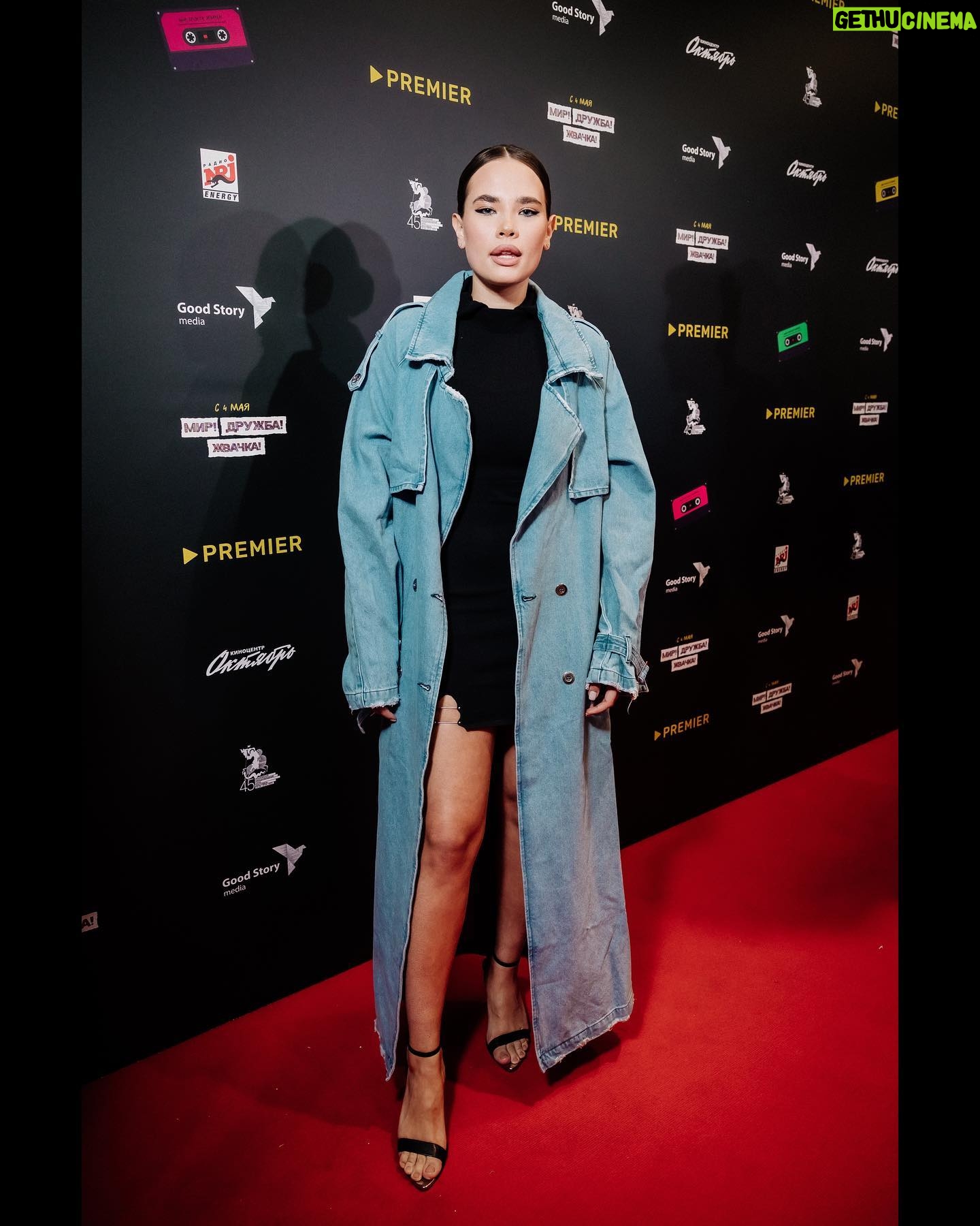 Anastasiya Reznik - 11.3K Likes - Мир! Дружба! Жвачка!
С 4 мая на ваших экранах!💙
Я с большой теплотой отношусь к этому проекту.🥹 Впервые побывала на съёмочной площадке и увидела настоящую магию кино именно на М!Д!Ж!
Очень трогательно смотреть работу, которая сделана так кропотливо, с огромной любовью и искренностью.
Восхищаюсь и поздравляю всю команду!🤍 @good_story_media @premier_online
образ: @nancyyo_style
мейк&волосы: @moskvichkabbb
тренч: @youwanna_official
платье: @li.lab
туфли: @ekonikastyle
#МирДружбаЖвачка