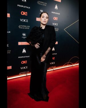 Anastasiya Reznik Instagram - Первая премия гильдии кастинг-директоров России. 
С Днём Рождения вас! 🤍 @guild_cd_rus @ritalenskikh 
Было волнительно, радостно и тепло! 

В карусели можно найти:

мой самый красивый, смешной и заботливый агент и замечательный кастинг-директор! @isakaisaka 🤍

Талантливые @_milache @averin39 🫂🤍
 
Моя феечка, pr менеджер @avdeeva_arr 🤍 

Энд ми! Благодарю!
Стиль:  @nancyyo_style 
Образ:  @namelazz  @ekonikastyle 
Мейк & волосы: @peach.mos 
Фото: @ugolphoto