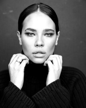 Anastasiya Reznik Instagram - Говорили о том, что важно всегда идти к себе и от себя. Не переставать мечтать. Даже о самых сумасшедших идеях, когда от одной мысли внутри теплеет, всё сразу встает на свои места. Мечта - мой оберег, опора и свет. Обнимаю себя и вас 

Благодарю команду:

Creative and production by @theigorpopov 
Modeling by @malimambo 
Photo by @prokhorova.maria_
Makeup & hair by @batonovna
Video by @ruskievskiy