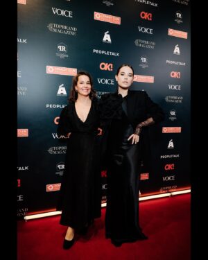 Anastasiya Reznik Instagram - Первая премия гильдии кастинг-директоров России. 
С Днём Рождения вас! 🤍 @guild_cd_rus @ritalenskikh 
Было волнительно, радостно и тепло! 

В карусели можно найти:

мой самый красивый, смешной и заботливый агент и замечательный кастинг-директор! @isakaisaka 🤍

Талантливые @_milache @averin39 🫂🤍
 
Моя феечка, pr менеджер @avdeeva_arr 🤍 

Энд ми! Благодарю!
Стиль:  @nancyyo_style 
Образ:  @namelazz  @ekonikastyle 
Мейк & волосы: @peach.mos 
Фото: @ugolphoto