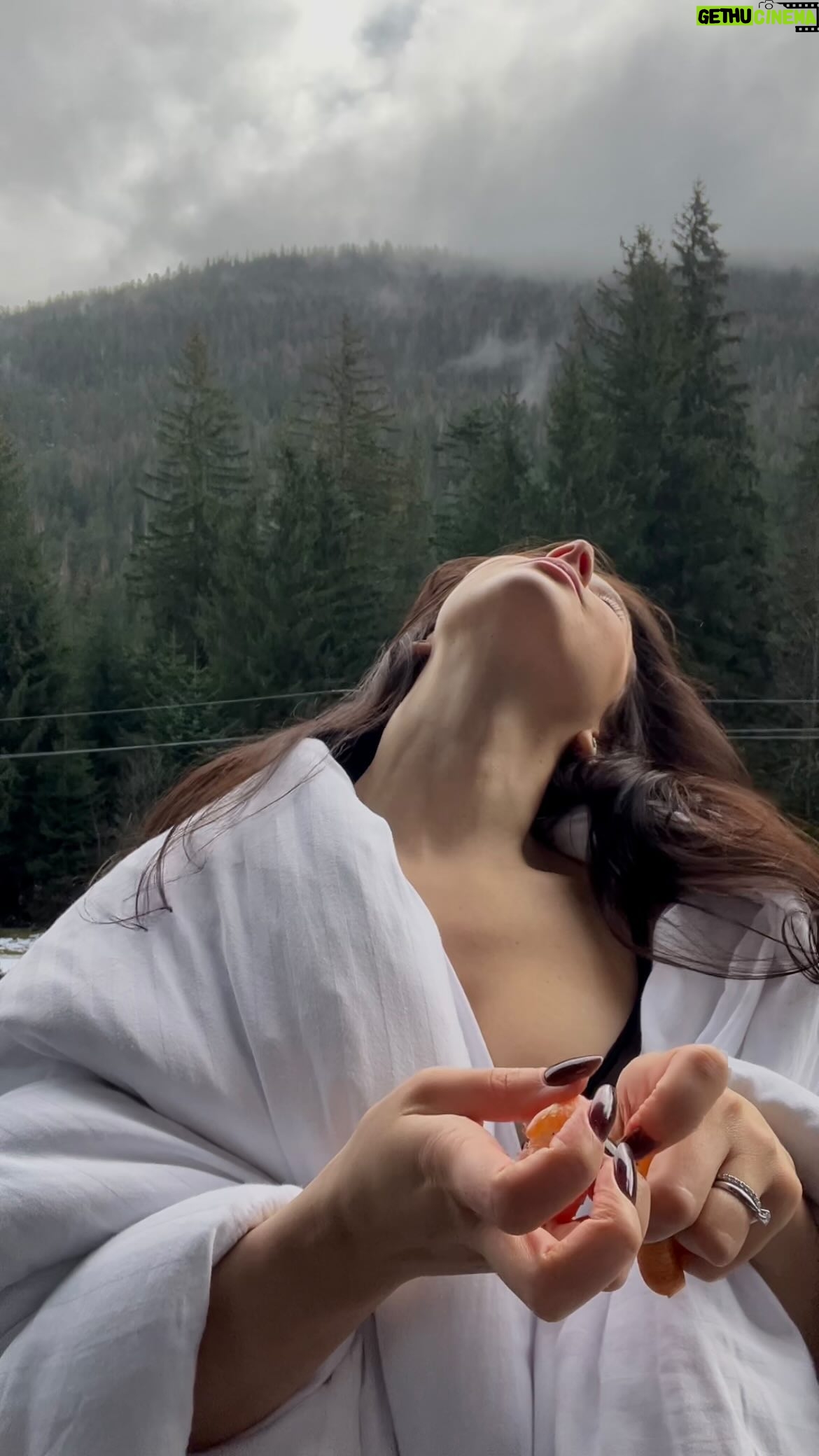 Anastasiya Kozhevnikova Instagram - В оточенні гір - блаженство ⛰️ @wood_hotel_resort_spa