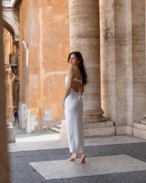 Anastasiya Kozhevnikova Instagram - У Римі я святкувала свій день народження, моя подруга зробила сюрприз, подарувала фотосесію🤍 фотосесію у Римі 🫠 дякую тобі @nk_gava 

Сукню ми разом купили в Zara @zara за 15хв до закриття😅 вона чудово вписалась під настрій цього неймовірного міста. 

Фотограф @nadia_vinnikova_ph дівчина зі Львова, котра зараз живе у Римі, та закарбовує, так гарно, моменти у фотографію на все життя🤍 

Я так давно не бачила себе такою🥹
