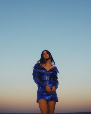 Anastasiya Kozhevnikova Instagram - Тепер є💙 
Спите?🌙

📸 @ianamazana 😘