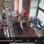 Anastasiya Kozhevnikova Instagram – Я передивляюсь ці відео та намагаюсь уявити цей момент вибуху, його силу, лють, неминучість. Це момент вибуху сьогодні у Вінниці.  Подивіться, як навіть за 500 м волна вибуху зносить вікно.
Це міг би бути дуже шокуючий фільм… Мабуть, саме так у своїх головах з гнилим мозком це уявляють солдати рф, ніби граючи у гру…

Що народжує таких людей?
Чому вбивство, насилля стимулює їх йти далі та подовжувати вбивати. Ніби це не люди, а вирощені в тих самих «лабораторіях» виродки, в яких нема зору, гниль в голові, у них нема стуку серця, в них нема душі.

Я не можу вірити в те що це люди!
ЯК ТАК!?

Чому???