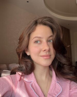 Anastasiya Kozhevnikova Instagram - сегодня мой день рождения, я загадала наше самое заветное желание одно на всех 💙💛
