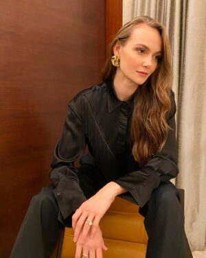 Andi Matichak Instagram - 🖤🖤🖤 @commission_official 

Makeup: @meganlanoux 
Hair: @claraleopard 
Styling: @madelynnrose 
Look by: @commission_official 
Jewelry: @monicasordobk