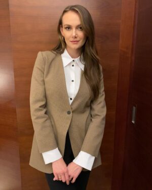 Andi Matichak Instagram - More press @halloweenmovie … More @kallmeyerofficial … 

Plus this look was JLC inspired and JLC approved so it can’t get better. @curtisleejamie 

Makeup: @meganlanoux 
Hair: @claraleopard 
Styling: @madelynnrose 
Jewelry: @jenniferfisherjewelry