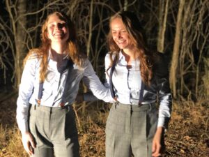 Andi Matichak Instagram - My stunner of a stunt double @zillahand 👯🔪🖤 (fun fact: she’s the one that really flips Oscar the bird after hoping the fence like a pro) @halloweenmovie