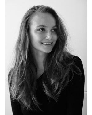 Andi Matichak Instagram - Still giddy from opening weekend 😜 📸: @c.domurat while chatting with @specialprojectsmedia