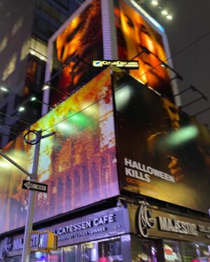 Andi Matichak Instagram - What a surreal weekend!

I moved to New York City 10 years ago this January in pursuit of this wild career. I lived one block from Times Square and every day I would get off the subway in the heart of the square, surrounded by billboards, dreaming one day I would be in a project that would be up there. And a decade later, here we are! We. Are. Here. I will never be able to thank David Gordon Green, Jason Blum, and the team at Blumhouse, Miramax, and Universal enough for taking this chance on me and allowing me to play in their sandbox. To Judy Greer @missjudygreer, thank you for always brightening the world around you, working with you has been a dream come true. And to our cinematic matriarch, Ms Jamie Lee @curtisleejamie , who was a hero turned mentor and friend, thank you for welcoming me into this Halloween family with everything you had. I’m eternally grateful. @curtisleejamie @missjudygreer @itsjasonblum @blumhouse @roughhousepictures @universalpictures 

Here’s to the final chapter coming 2022 👏🏼👏🏼👏🏼