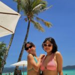 Andi Abaya Instagram - beach therapy ☀️
