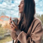 Andi Tóth Instagram – *Vegyél egy forrócsokit✔️ Nyamm🧋