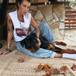 Andi Tóth Instagram - Fall is here 🍂🍁🎃👻 with Bailey and @backoff.hu 🖤