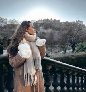 Andi Tóth Instagram - Birthday in Edinburgh💆🏽‍♀️🧥🧣☁️☂️