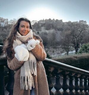 Andi Tóth Instagram - Birthday in Edinburgh💆🏽‍♀️🧥🧣☁️☂️