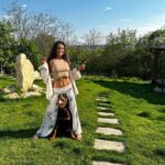 Andi Tóth Instagram – HOME 🌞🐺🌳🪵🧘🏾‍♀️
