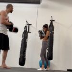 Andi Tóth Instagram – Ígértem, hogy hamarosan próbára teszem a @gymglamour_hu termékeket, ami meg is történt☝🏽 JELENTEM: Bírta a kiképzést😁
Rögtön egy meglepivel is indul az együttműködés, ugyanis jelenleg 30%-os kedvezmény van a teljes választékra!🤯 Nézzetek körbe a @gymglamour_hu oldalán és ne feledjétek a 30%-os kódomat: tothandi30
❗️ az akció 05.28. 23:59-ig tart ❗️
#reklam #gymglamour #muaythai