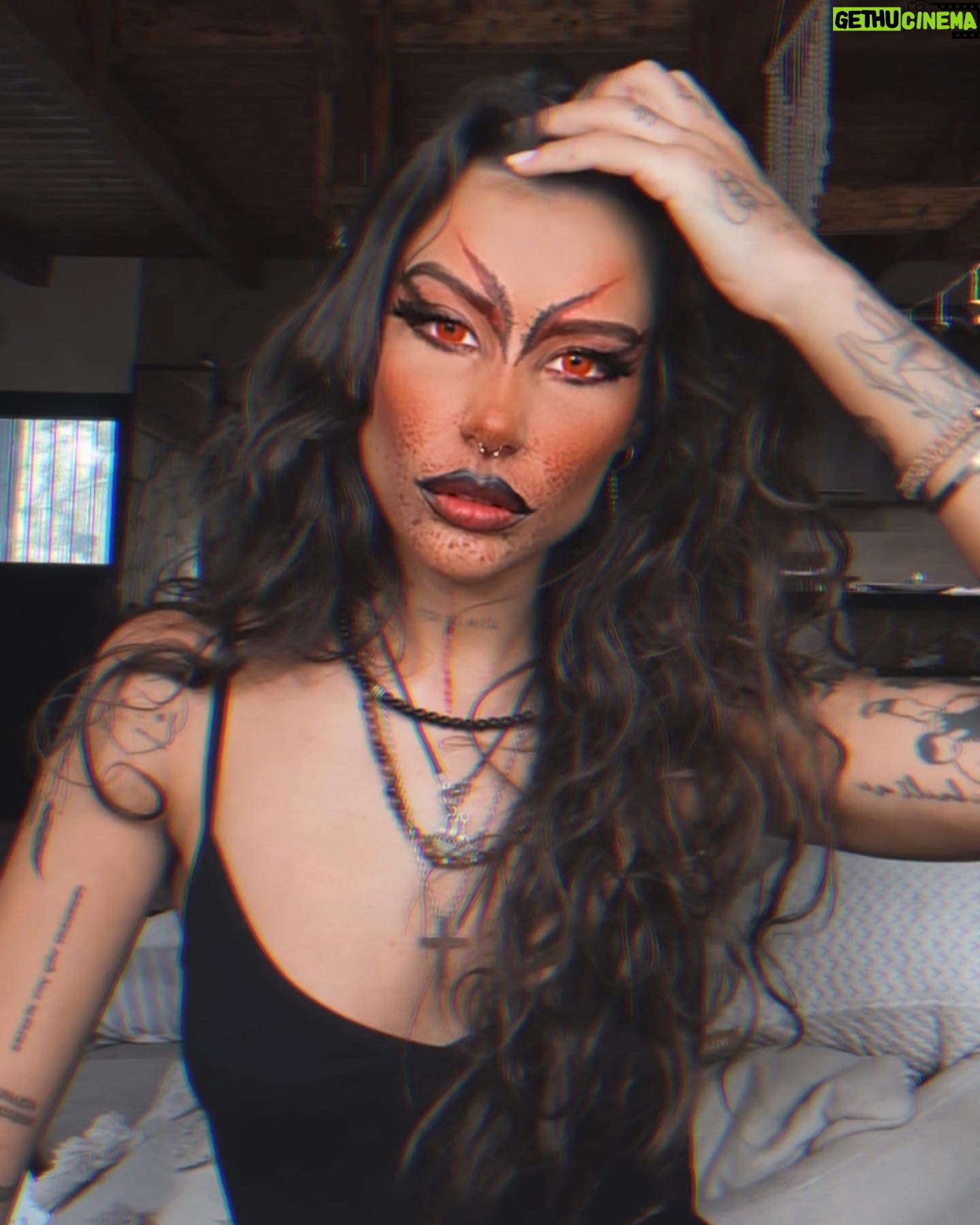 Andi Tóth Instagram - shedevil . . . . #halloween