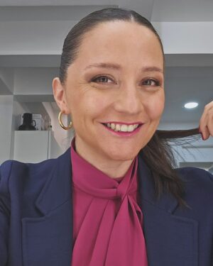Andrea Aristegui Instagram - Al mal tiempo... abrigarse! 🥶🥶🥶
Buenas noches y gracias por acompañarnos en @meganoticiascl 😉