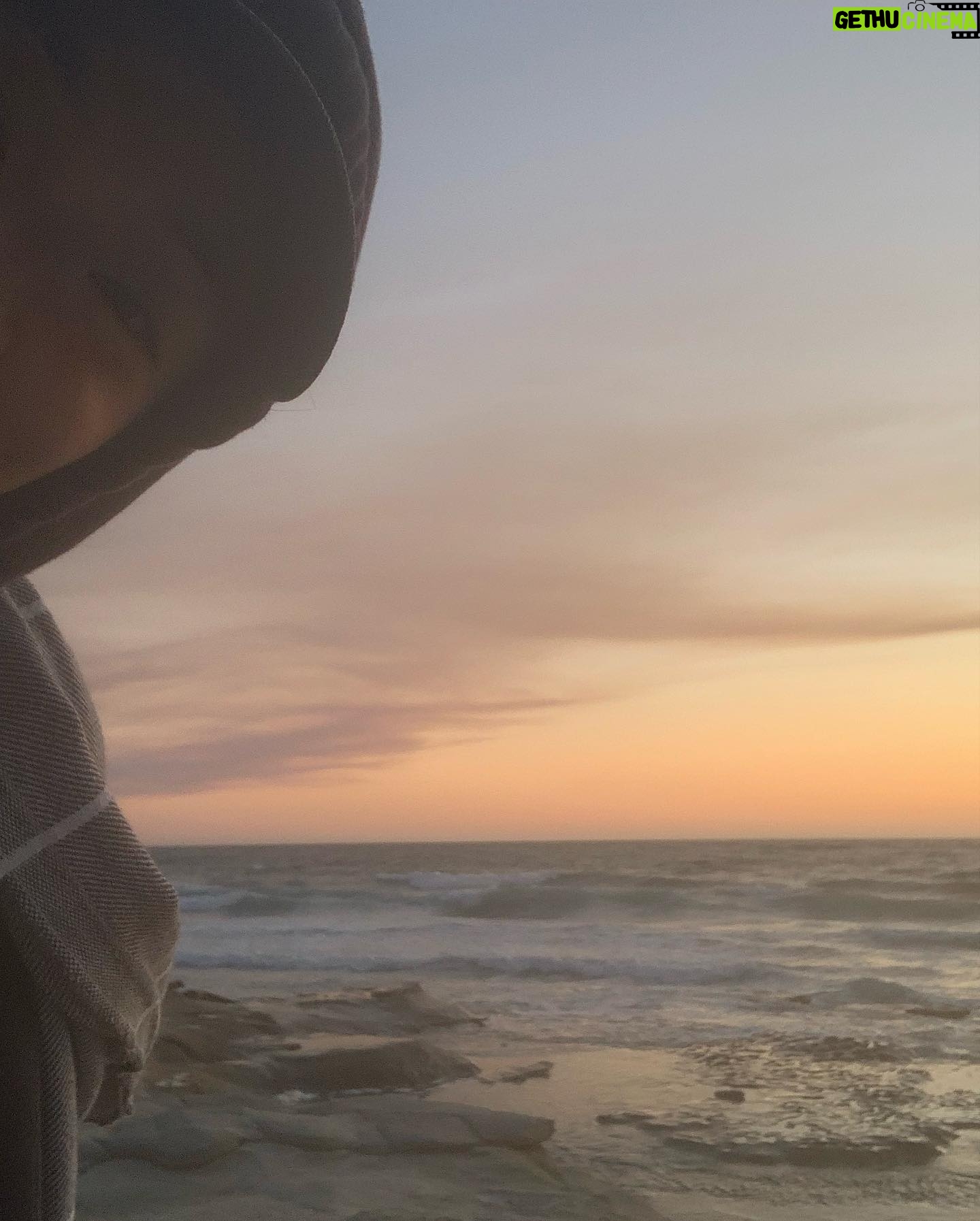Andrea Bang - 3.2K Likes - Chasing sunsets 🌅
Old photos but dreaming of these colours. Can anyone guess where these 2 places are? And people guessed it! Jeju Island (Korea) & San Diego (Pacific Beach and La Jolla 🏝️)
Sunset recommendations around the world are welcome!