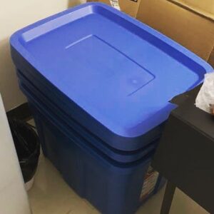 Andrea Bang Instagram - Annnnd la fin. 

Thank you for your kind and tear-inducing words about what Kim’s Convenience has meant to you. Whether it was connecting to your Korean roots, sharing in the love/conflict between immigrant parent/child, escaping hard times, and everything in-between. I hear you and I see you! 

For me, Kim’s has shown someone like me can be both Canadian and Korean. Once while backpacking, I told someone I was from Canada and he waved his hand over his face and said I didn’t look it. For so much of my life, my hyphenated identity was questioned. So to be on a show about a Korean-Canadian family, it’s been a privilege and an honour. And not only that, for different cultures to have seen themselves in our big lil show…😭. 

While I’m very upset about how this show ended, I’m grateful for the people, the years and it’s contribution. Let’s keep turning the dial onwards and upwards. Because being seen is the bare minimum. And on that note, I would encourage you to continue to check out a TV show, movie or book from a completely different culture and/or language. One that was made by someone who doesn’t look like you...or sound like you. Or is the complete opposite of you in every way. Maybe this show was that for you? Then maybe a rewatch? Let’s be seen, and see each other:) 💛💛💛 

(Photos: They’re the very first and last pics I ever took on-set. First one is from 2016. And the last one is from 2020 - bins I was gonna put in storage for S6, which I got back last month. Thank you @yyzmia for organizing! ☺️😭)