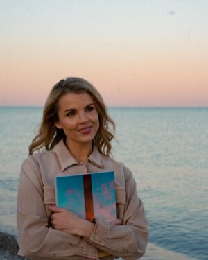 Andrea Boehlke Instagram - Spring in Milwaukee 🌊🤍 I love this set of pics by @tommymoorestudio and it got me thinking about my new life here. 

I have to be honest, I really didn’t love Milwaukee at first. It was a hard transition going from nyc to wisconsin after a whole decade. I thought maybe I would be happier if I moved back to nyc, but as it turns out, I was just deeply unhappy in general and a location wasn’t going to fix anything. I do believe changing your surroundings CAN help, but if you’re truly miserable inside, you’re going to be miserable anywhere you go unless you fix that 😅

Once I got my mental health in check (yayyy! more on that later) everything started to brighten, including this charming city. I’m obsessed with the cute coffee shops where I spent my bad days, and where I now spend my good days. I am now a VERY dedicated Milwaukee sports fan - Bucks, Brewers, Admirals?! Let’s goooo. I’m making new friends and meeting so many cool people. I love the trails, lakefront, antique shops and volleyball leagues. I’m really happy I chose to make Milwaukee my home for now. 

btw this is not a sponsored ad for the city of Milwaukee 😂 I’m just finally feeling so free and happy and love it here and think @tommymoorestudio captured that so well 💫