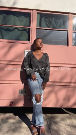 Andrea Bordeaux Instagram - when all else fails: pause.

feel the light (within and without).

breathe.🪲

🌹