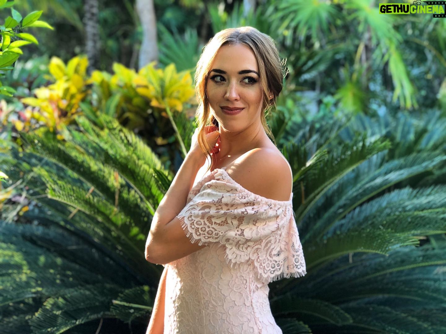 Andrea Bowen - 3K Likes - Had a terrible night’s sleep last night so here’s a picture of me feelin’ a hell of a lot better than I do today.