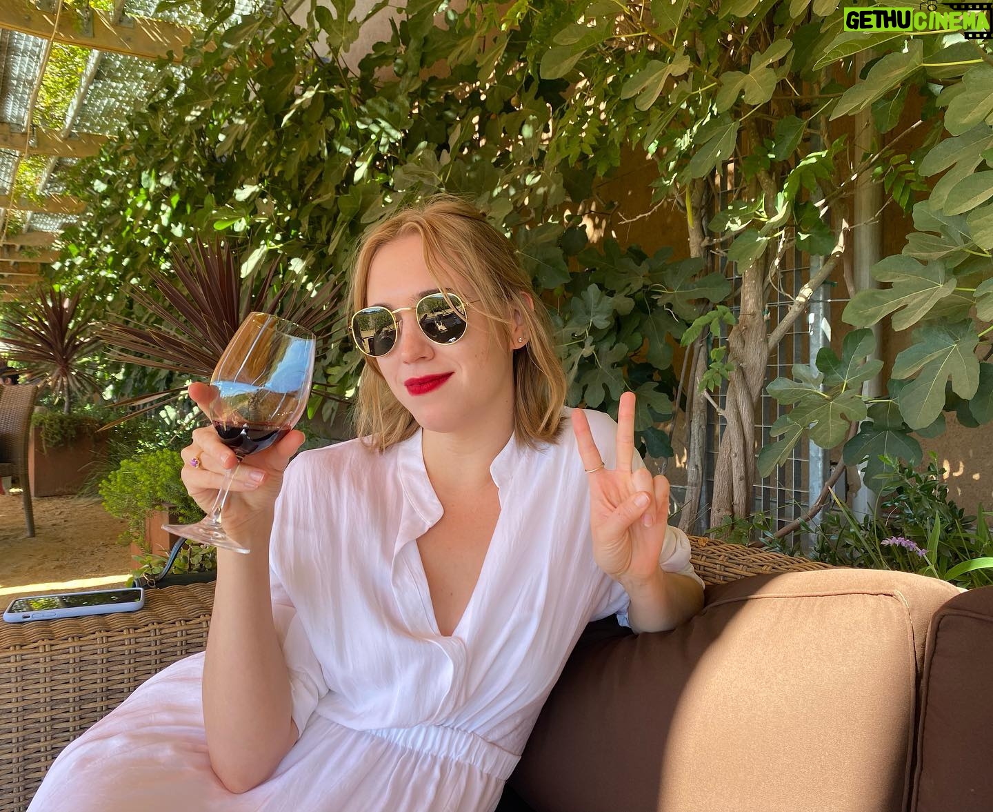 Andrea Bowen - 2.6K Likes - ✌️