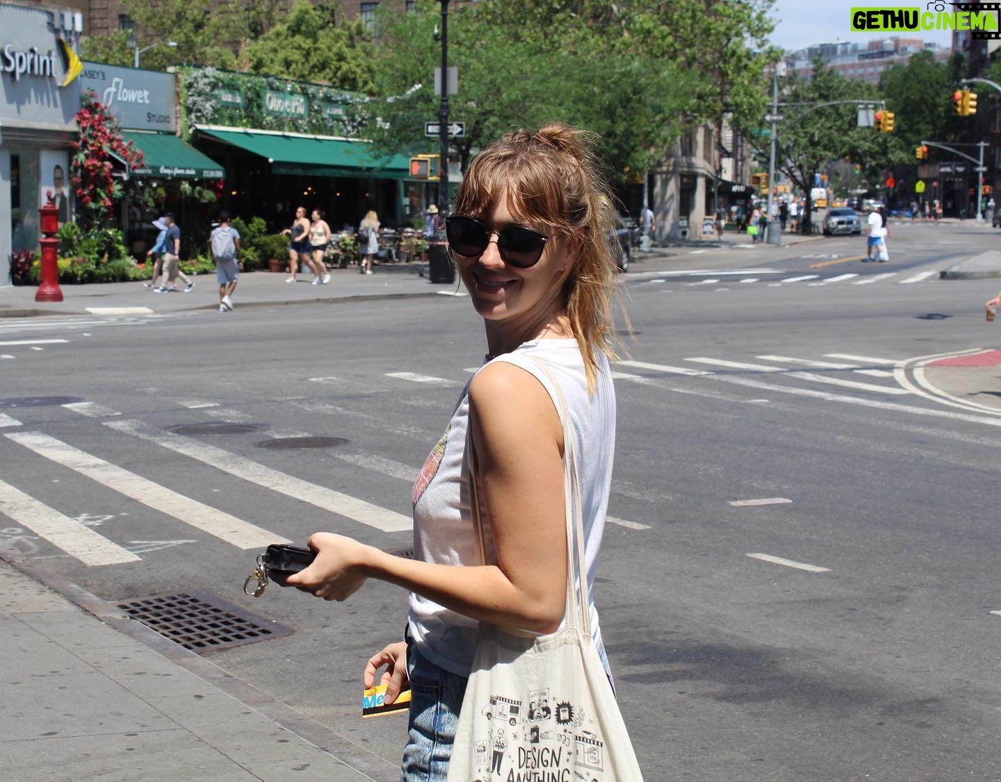 Andrea Bowen - 2K Likes - Last summer.
It’s cool though...
...
...walking around my apartment is just as fun.