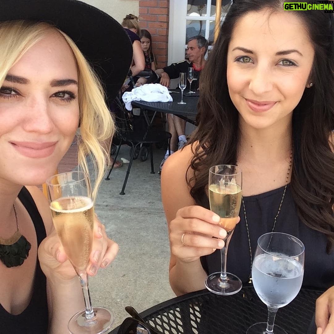 Andrea Bowen - 2.1K Likes - It’s this lil bean’s birthday today! @adrianaleonard, you make the journey so much sweeter.
Happiest of birthdays to the sweetiest of peoples! Bombard her with love. <3 <3 <3