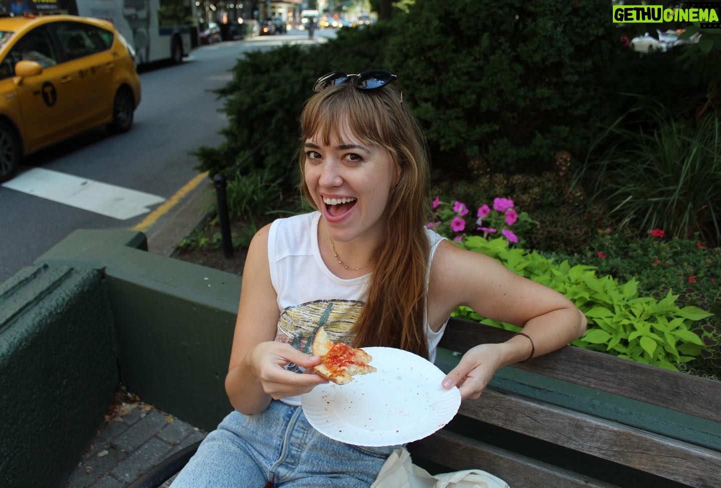 Andrea Bowen - 2.5K Likes - Cheesin’.