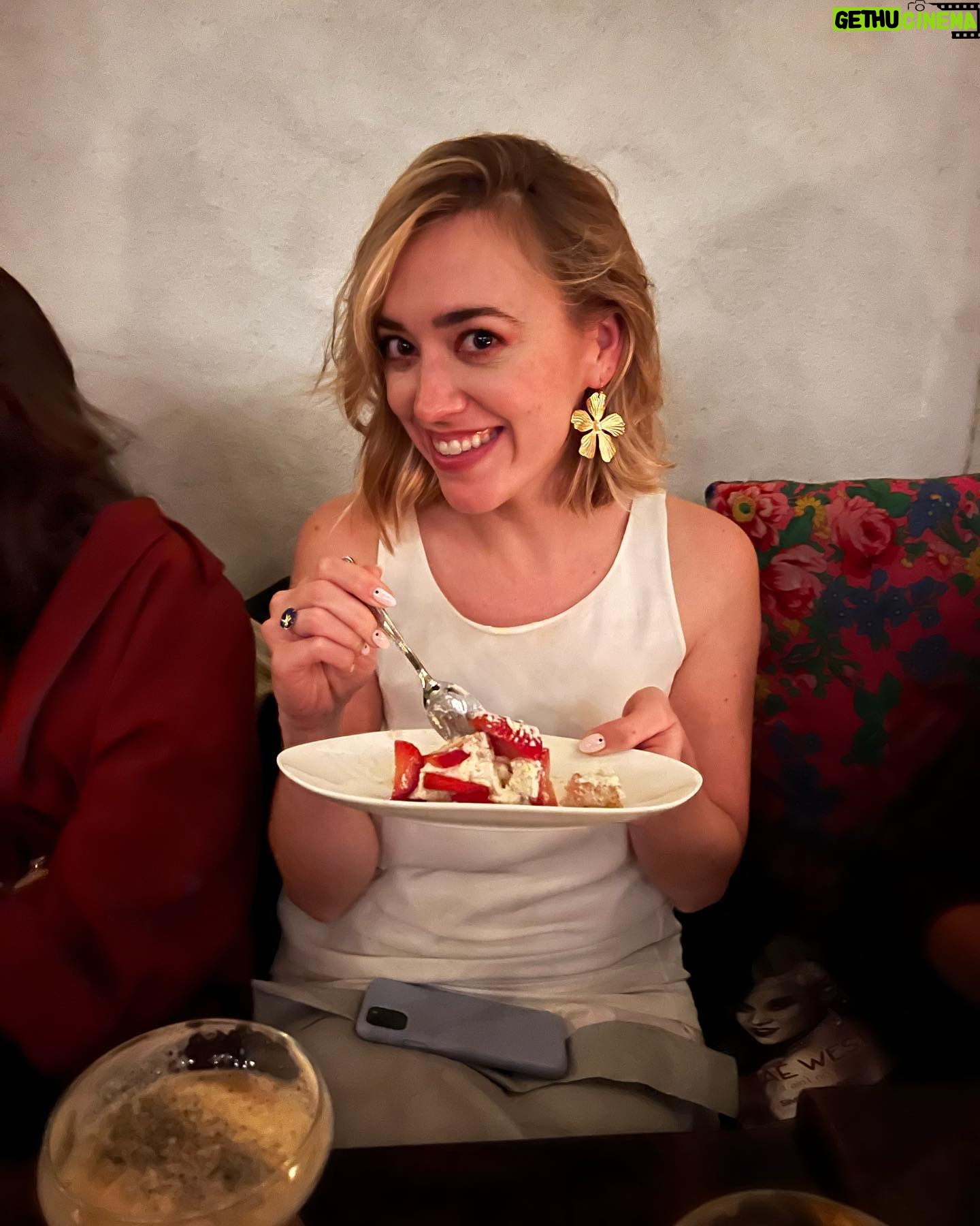 Andrea Bowen - 3.4K Likes - 🎂✨ 🎂✨ 🎂✨ 🎂✨
thank you for all of the sweet birthday messages. I’m still smiling.