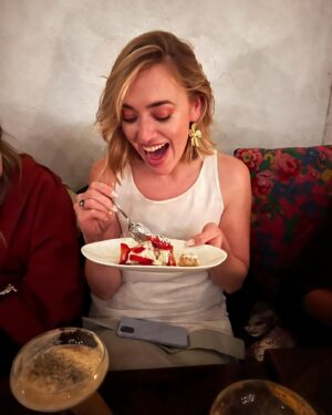 Andrea Bowen Instagram - 🎂✨ 🎂✨ 🎂✨ 🎂✨⁣
⁣
thank you for all of the sweet birthday messages. I’m still smiling.