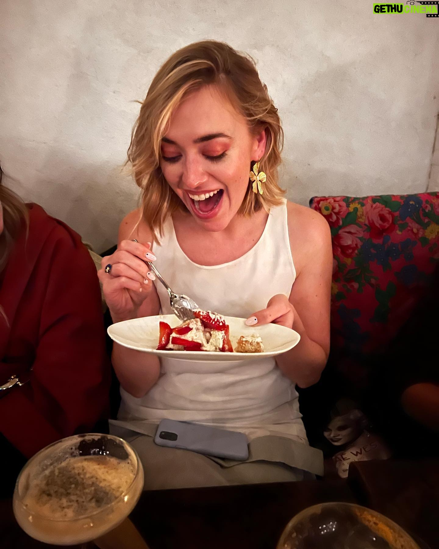Andrea Bowen - 3.4K Likes - 🎂✨ 🎂✨ 🎂✨ 🎂✨
thank you for all of the sweet birthday messages. I’m still smiling.