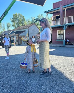 Andrea Brooks Instagram - Candids a la @erinkrakow 📸🐰 Thanks for tuning in tonight #hearties! This was such a fun episode for so many reasons!!