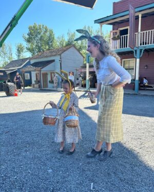 Andrea Brooks Instagram - Candids a la @erinkrakow 📸🐰 Thanks for tuning in tonight #hearties! This was such a fun episode for so many reasons!!