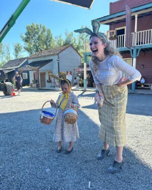 Andrea Brooks Instagram - Candids a la @erinkrakow 📸🐰 Thanks for tuning in tonight #hearties! This was such a fun episode for so many reasons!!