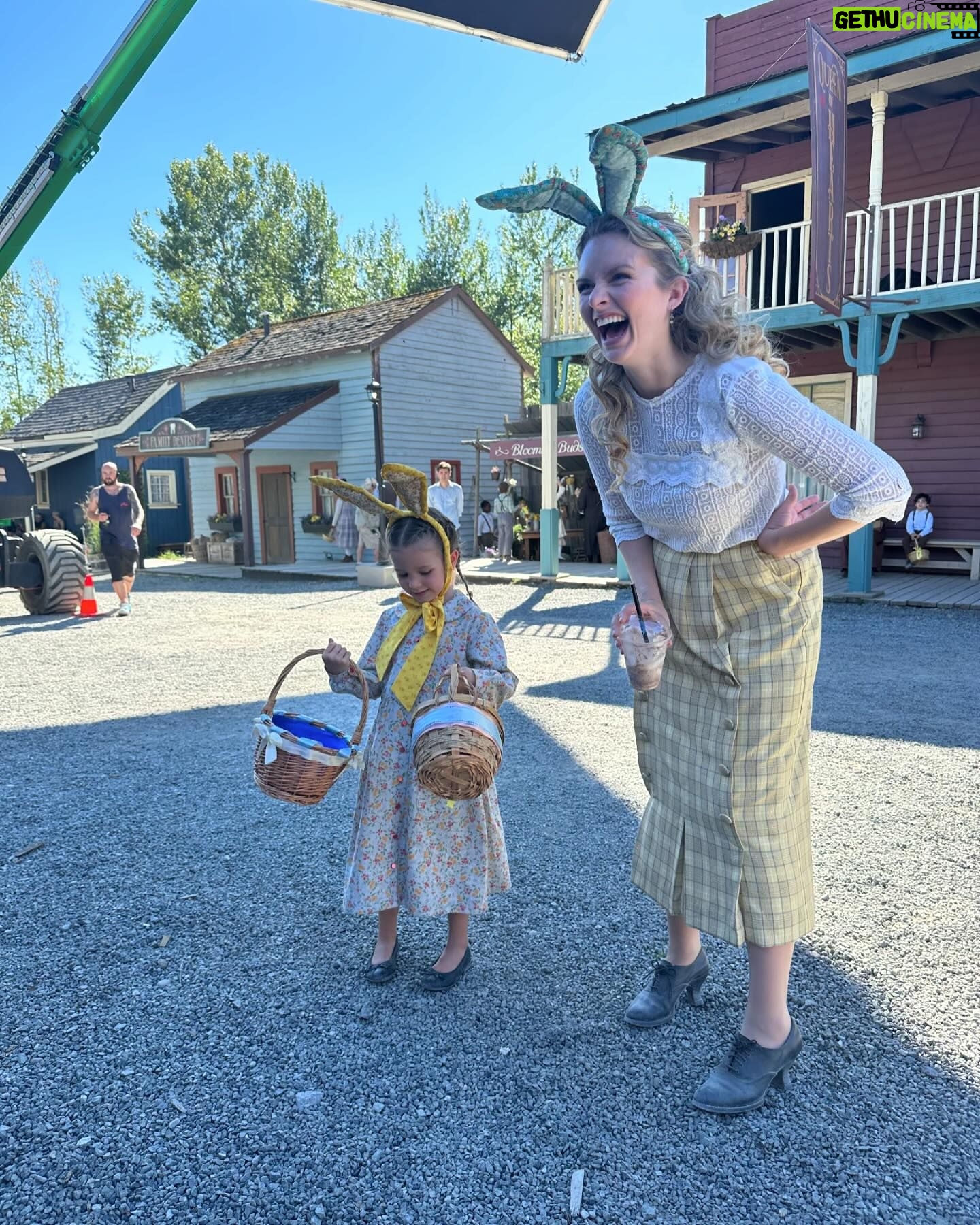 Andrea Brooks - 2.9K Likes - Candids a la @erinkrakow 📸🐰 Thanks for tuning in tonight #hearties! This was such a fun episode for so many reasons!!