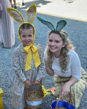 Andrea Brooks Instagram - Candids a la @erinkrakow 📸🐰 Thanks for tuning in tonight #hearties! This was such a fun episode for so many reasons!!