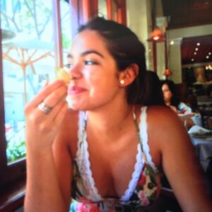 Andrea Del Boca Instagram - Hace 23 años, mientras  LuisMi cantaba Sueña, te mire a los ojos por primera vez. En ese instante conocí  el amor incondicional. Te admiro, respeto, acompaño, aprendo de vos y a tu lado, SOS UNA GRAN MUJER.!!
Viniste a este mundo con una misión. 
Que tus sueños sean tus logros en la vida. 
Gracias por elegirme como tu mamá. Gracias por enseñarme a ser mamá. 
Te amo con el alma.!!
Felices 23 Anna❣️❣️